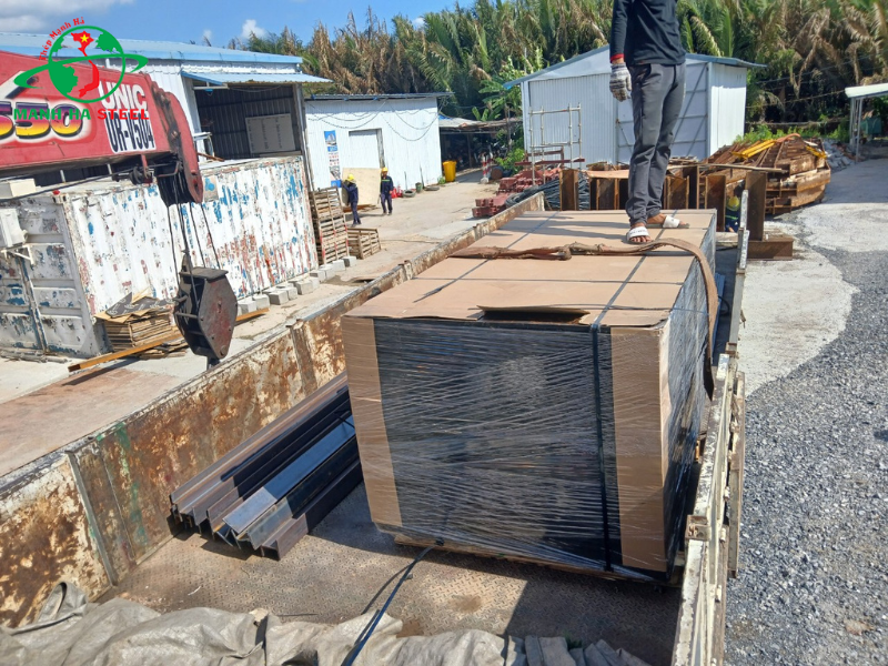 Tôn Thép Mạnh Hà giao ván phủ phim và thép hình H phục vụ làm đường cao tốc Bến Lức - Long Thành - Ảnh 3