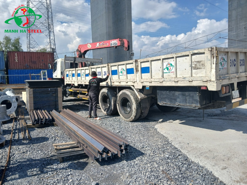 Tôn Thép Mạnh Hà giao ván phủ phim và thép hình H phục vụ làm đường cao tốc Bến Lức - Long Thành - Ảnh 7
