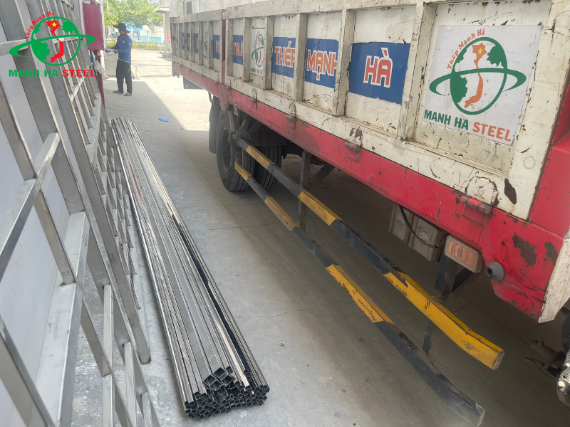Tôn Thép Mạnh Hà vận chuyển hộp inox 304 về Công ty TNHH Công Nghiệp NEEU tại Trảng Bàng, Tây Ninh Ảnh 3
