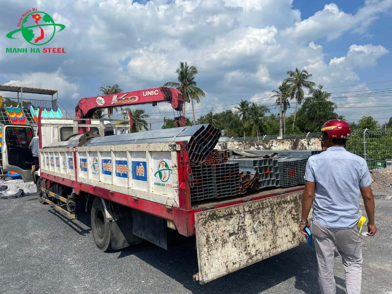 Tôn Thép Mạnh Hà giao 200m Tôn Hoa Sen Trắng Sữa về Nhà máy Giải khát Wana tại Châu Đức, Vũng Tàu Ảnh 1