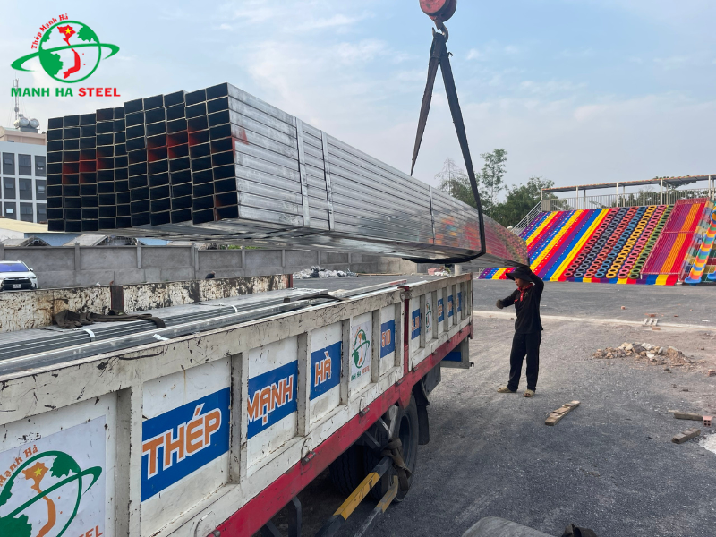 Tôn Thép Mạnh Hà bàn giao thành công thép hộp mạ kẽm và tấm thép về cho công trình khu vui chơi trẻ em ở Long Thọ, Nhơn Trạch, Đồng Nai - Hình 2
