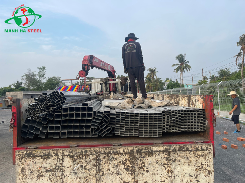 Tôn Thép Mạnh Hà bàn giao thành công thép hộp mạ kẽm và tấm thép về cho công trình khu vui chơi trẻ em ở Long Thọ, Nhơn Trạch, Đồng Nai - Hình 9