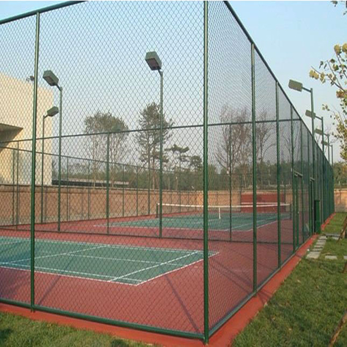 Dùng lưới B40 ngăn cách sân thể thao